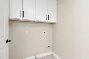 28 Quigley Ave, Chelmsford, MA 01863 - Photo 11