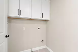 28 Quigley Ave, Chelmsford, MA 01863 - Photo 11
