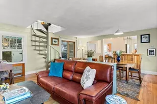 12 Bassett St, Marblehead, MA 01945 - Photo 9