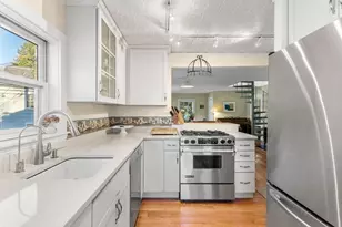 12 Bassett St, Marblehead, MA 01945 - Photo 5