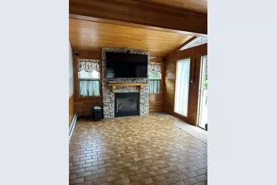 90 Locust Ave, Worcester, MA 01604 - Photo 11