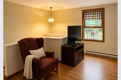 351 Hartford Ave E, Uxbridge, MA 01569 - Photo 9