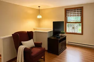 351 Hartford Ave E, Uxbridge, MA 01569 - Photo 9
