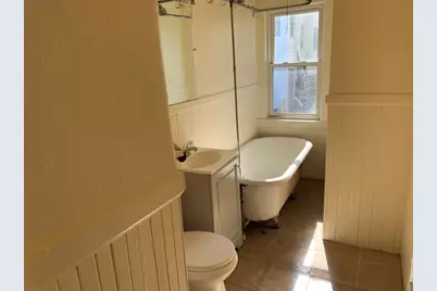 11 Diamond St, Worcester, MA 01610 - Photo 9