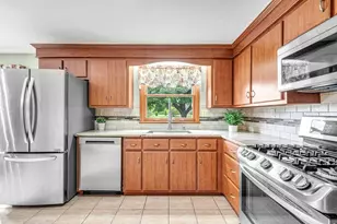 17 Breton Ln, Holyoke, MA 01040 - Photo 11