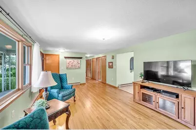 17 Breton Ln, Holyoke, MA 01040 - Photo 5