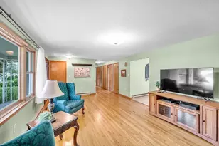 17 Breton Ln, Holyoke, MA 01040 - Photo 5