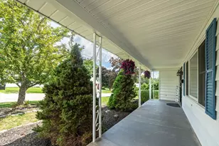 17 Breton Ln, Holyoke, MA 01040 - Photo 3