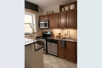 583 Watertown St #583, Newton, MA 02460 - Photo 3