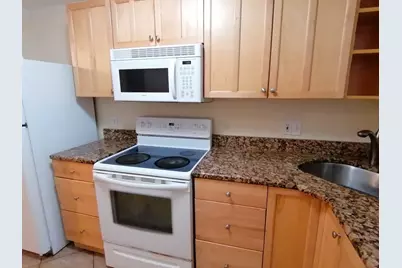 8 Kenwood St #4, Cambridge, MA 02141 - Photo 5