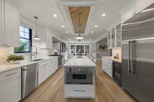 579 Centre St, Newton, MA 02458 - Photo 9