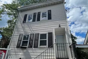 17 Howell Ct, Chelsea, MA 02150 - Photo 3