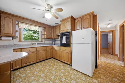 19 Daley Ave, Methuen, MA 01844 - Photo 17