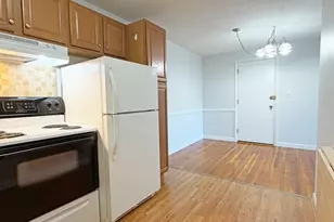 1077 Chestnut St, Newton, MA 02464 - Photo 9
