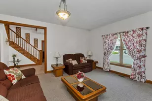 27 Landing Dr, Chicopee, MA 01020 - Photo 3