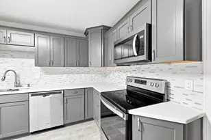 90 Colonial Cir, Chicopee, MA 01020 - Photo 5