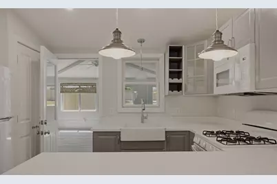 225 Mount Pleasant St, Fall River, MA 02720 - Photo 9