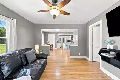 37 Kensington St, Agawam, MA 01030 - Photo 9