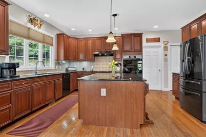 18 Valley View Dr, Grafton, MA 01536 - Photo 5