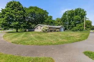 32 Massachusetts Ave, Danvers, MA 01923 - Photo 3