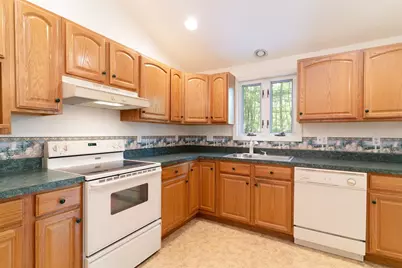 611 Henshaw St, Leicester, MA 01542 - Photo 13
