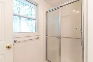 611 Henshaw St, Leicester, MA 01542 - Photo 25