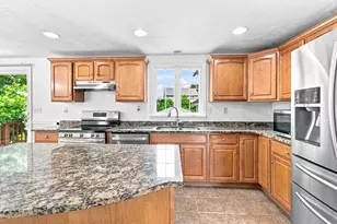 35 Meeshawn Ave, Taunton, MA 02718 - Photo 5