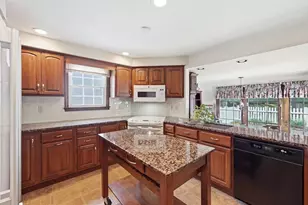 22 Kingsbury Rd, Thompson, CT 06277 - Photo 5
