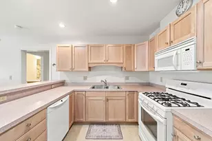 1068 Victoria St, New Bedford, MA 02745 - Photo 5