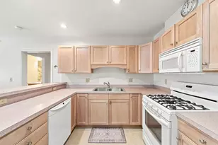 1068 Victoria St, New Bedford, MA 02745 - Photo 5