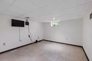 7 Fabens St, Saugus, MA 01906 - Photo 29