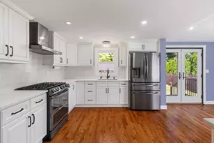 7 Fabens St, Saugus, MA 01906 - Photo 5