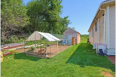 36 E Brookfield Rd, North Brookfield, MA 01535 - Photo 29