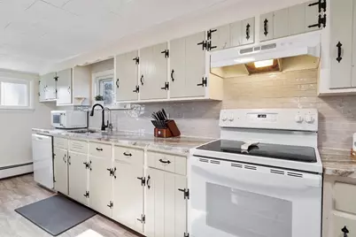 2 Grove St, Methuen, MA 01844 - Photo 7