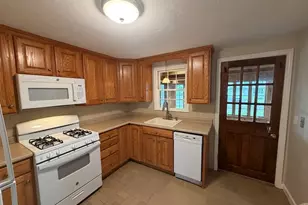 688 Plymouth St, Bridgewater, MA 02324 - Photo 5
