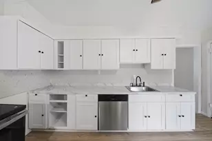 26 Washington Ave, Holyoke, MA 01040 - Photo 5