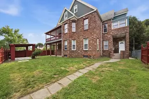 26 Washington Ave, Holyoke, MA 01040 - Photo 3