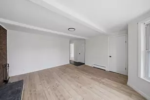 26 Washington Ave, Holyoke, MA 01040 - Photo 9
