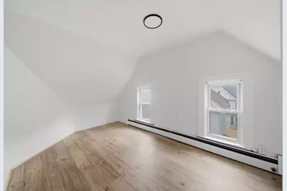 26 Washington Ave, Holyoke, MA 01040 - Photo 17