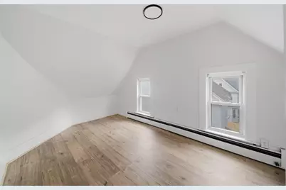 26 Washington Ave, Holyoke, MA 01040 - Photo 17