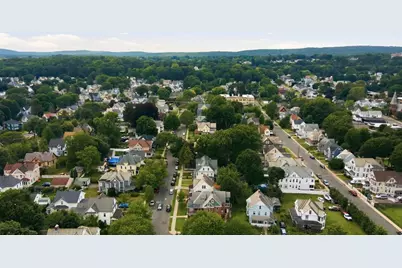 26 Washington Ave, Holyoke, MA 01040 - Photo 33