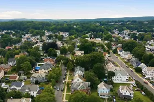 26 Washington Ave, Holyoke, MA 01040 - Photo 33
