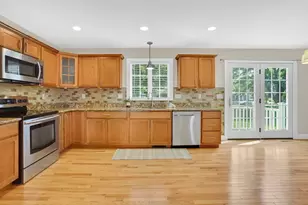 10 Begley St, Agawam, MA 01001 - Photo 9