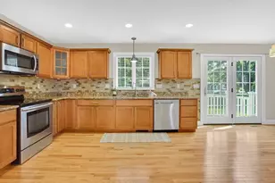 10 Begley St, Agawam, MA 01001 - Photo 9