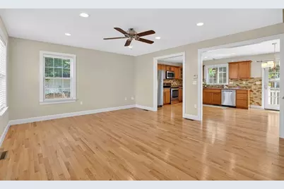 10 Begley St #10, Agawam, MA 01001 - Photo 3