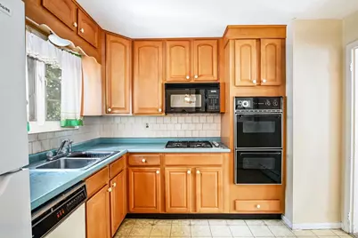 66 Seymour St, New Bedford, MA 02744 - Photo 9