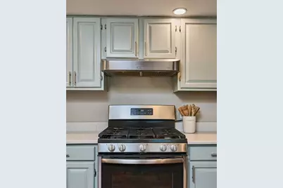 20 Carriage Ln, South Hadley, MA 01075 - Photo 9