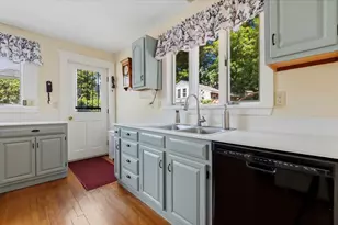 37 Bridge St, Beverly, MA 01915 - Photo 9