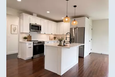33 Polaski Ave, Chicopee, MA 01013 - Photo 3