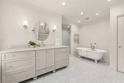 372 Warren St, Brookline, MA 02445 - Photo 25
